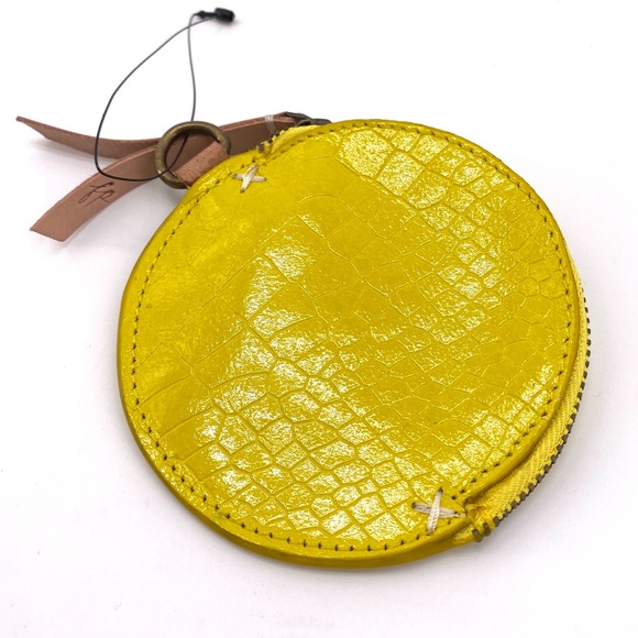 NEW FREE PEOPLE LEATHER ZIP POUCH MUSTARD REPTILE - Picture 1 of 6